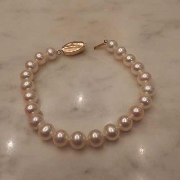 Freshwater Pearl Bracelet - Picture 1 of 3